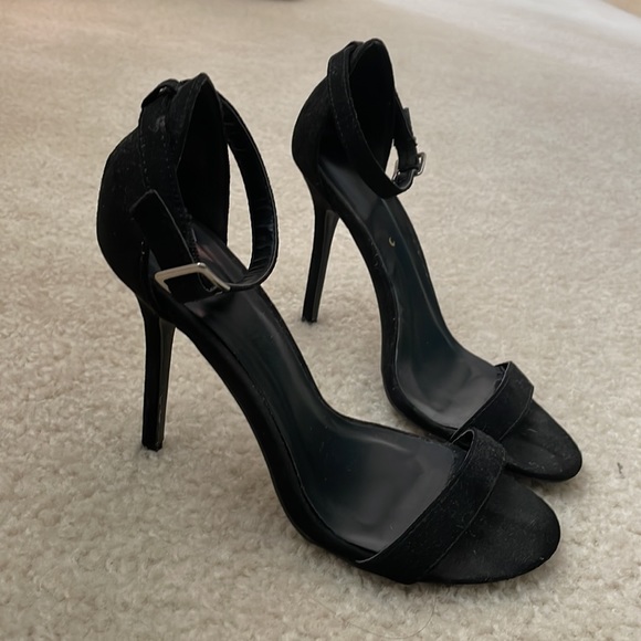 Lulu’s Black Stiletto Heel - Picture 4 of 5